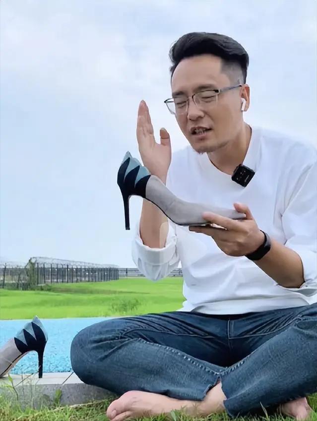 了高跟鞋奇迹般东山再起5个月赚12亿AG旗舰厅网站负债500万后大叔穿上(图10)