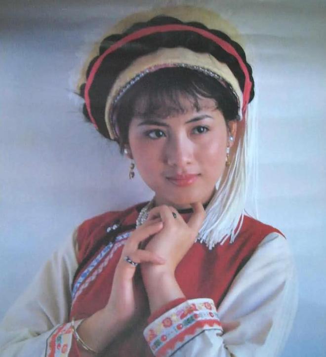 事 6次让角成模范演员 两任妻子都贤惠AG旗舰厅网关于中叔皇 你不知道的9件(图4)