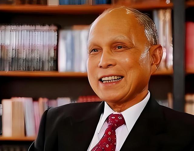 9岁的父亲霍震霆如今还能再次为霍家“争光”AG旗舰厅·(中国)网站霍启刚未曾料到他7(图4) 9岁的父亲霍震霆如今还能再次为霍家“争光”AG旗舰厅·(中国)网站霍启刚未曾料到他7(图4)